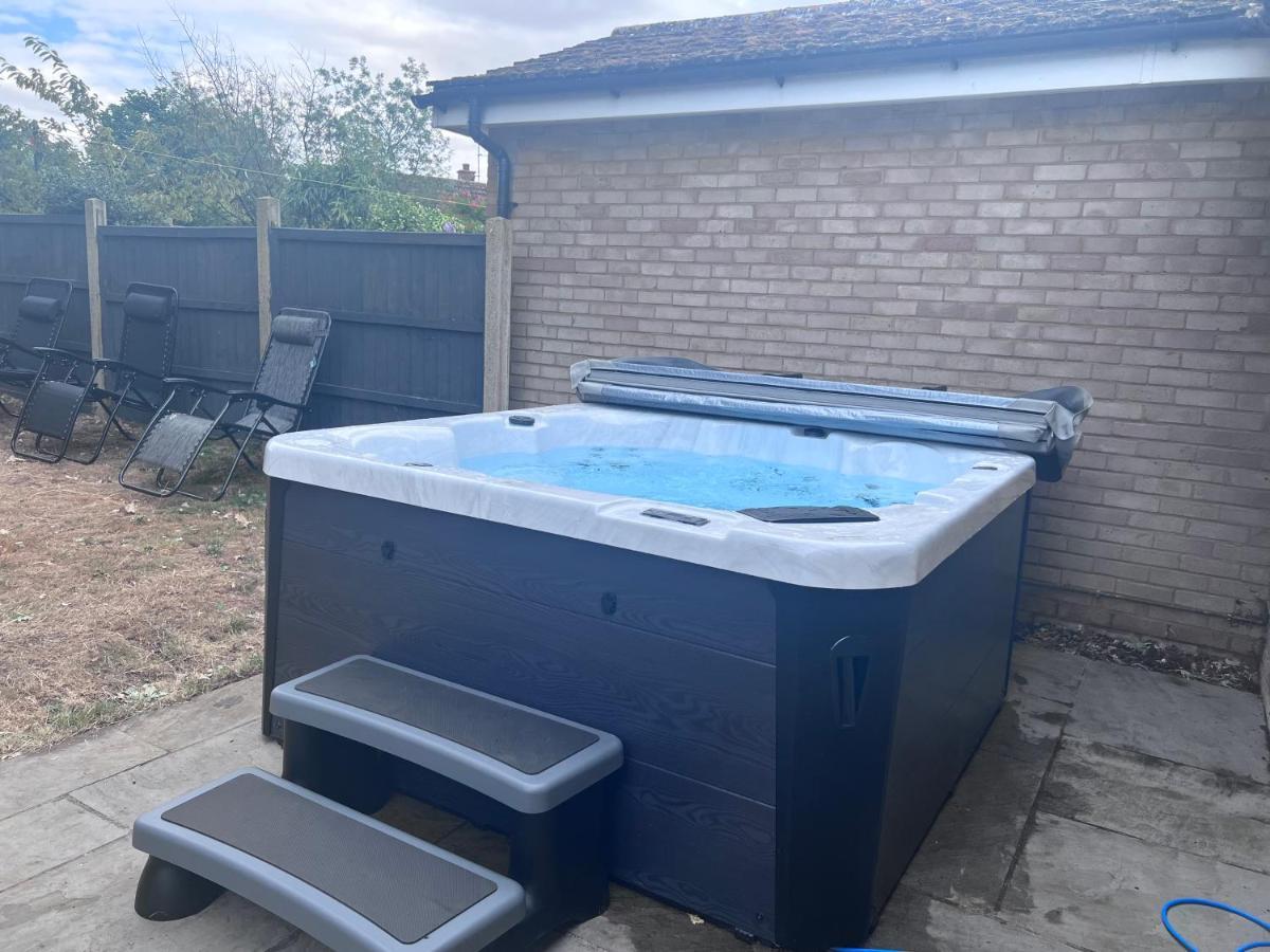 Hottub - Beach - Bbq - Petsok - 6 Guests Снетишам Екстериор снимка